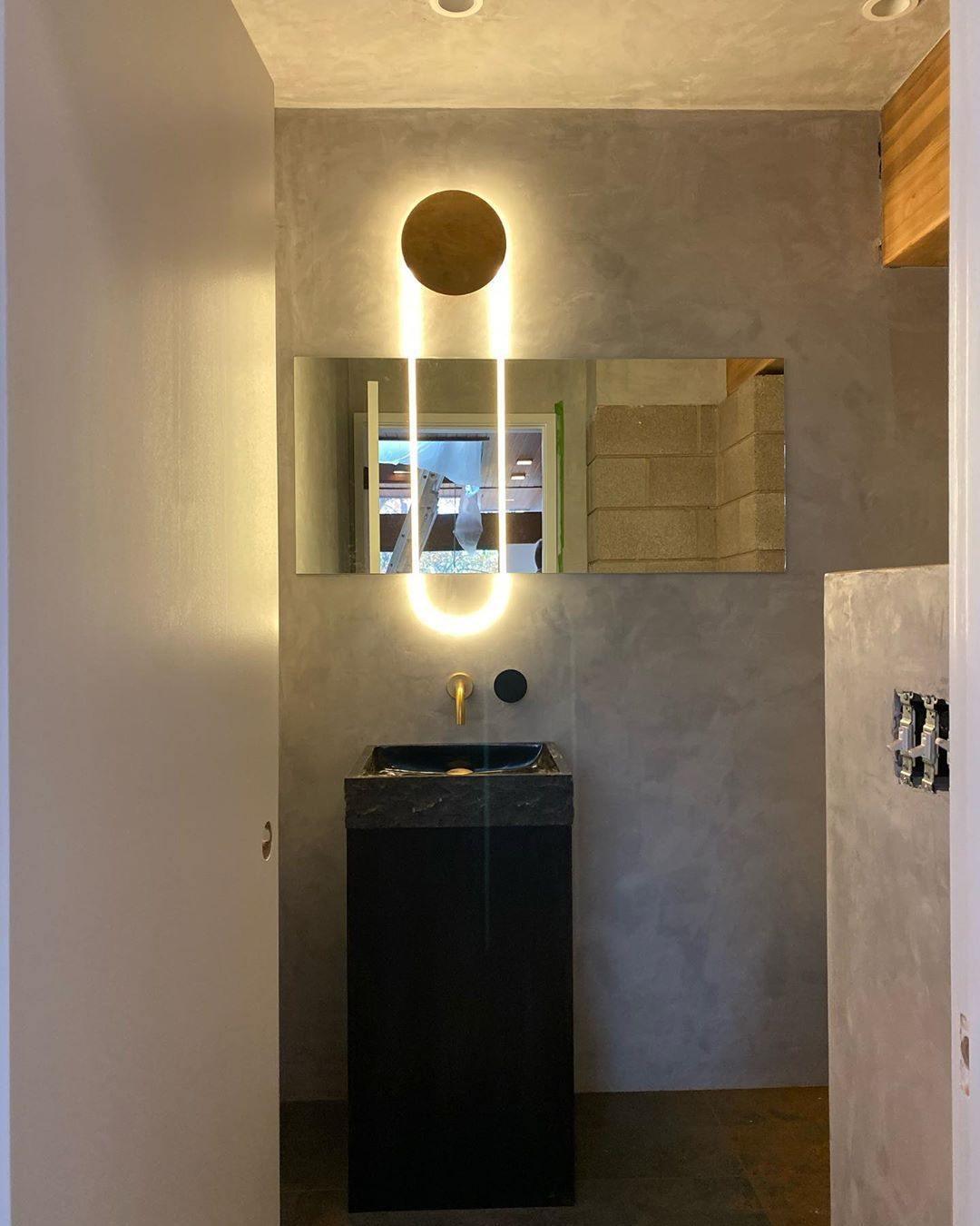 RA Wall Lamp