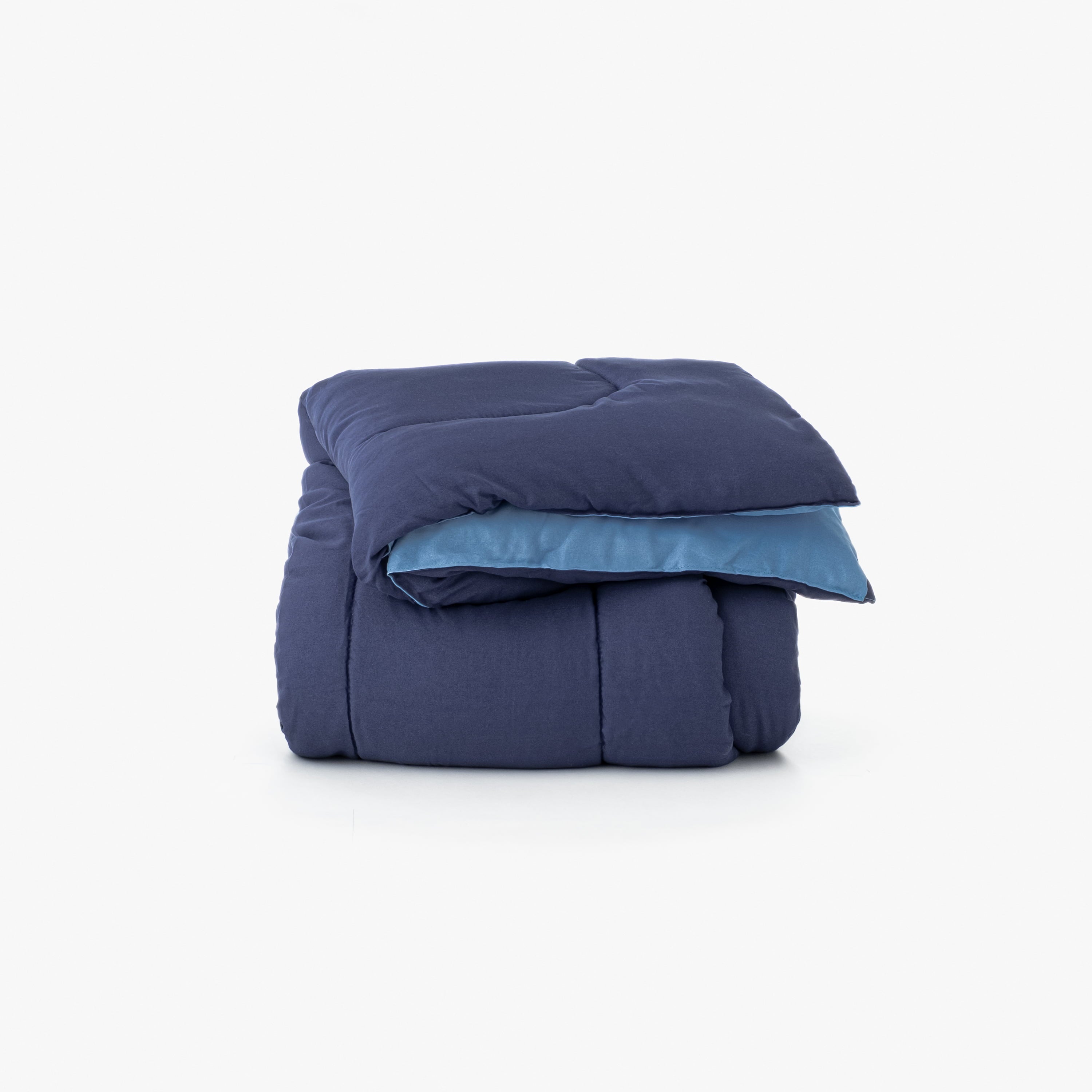 Fully Reversible Comforter in Light Blue and Navy， Twin and Twin XL Size， Reversible Blues， by OCM