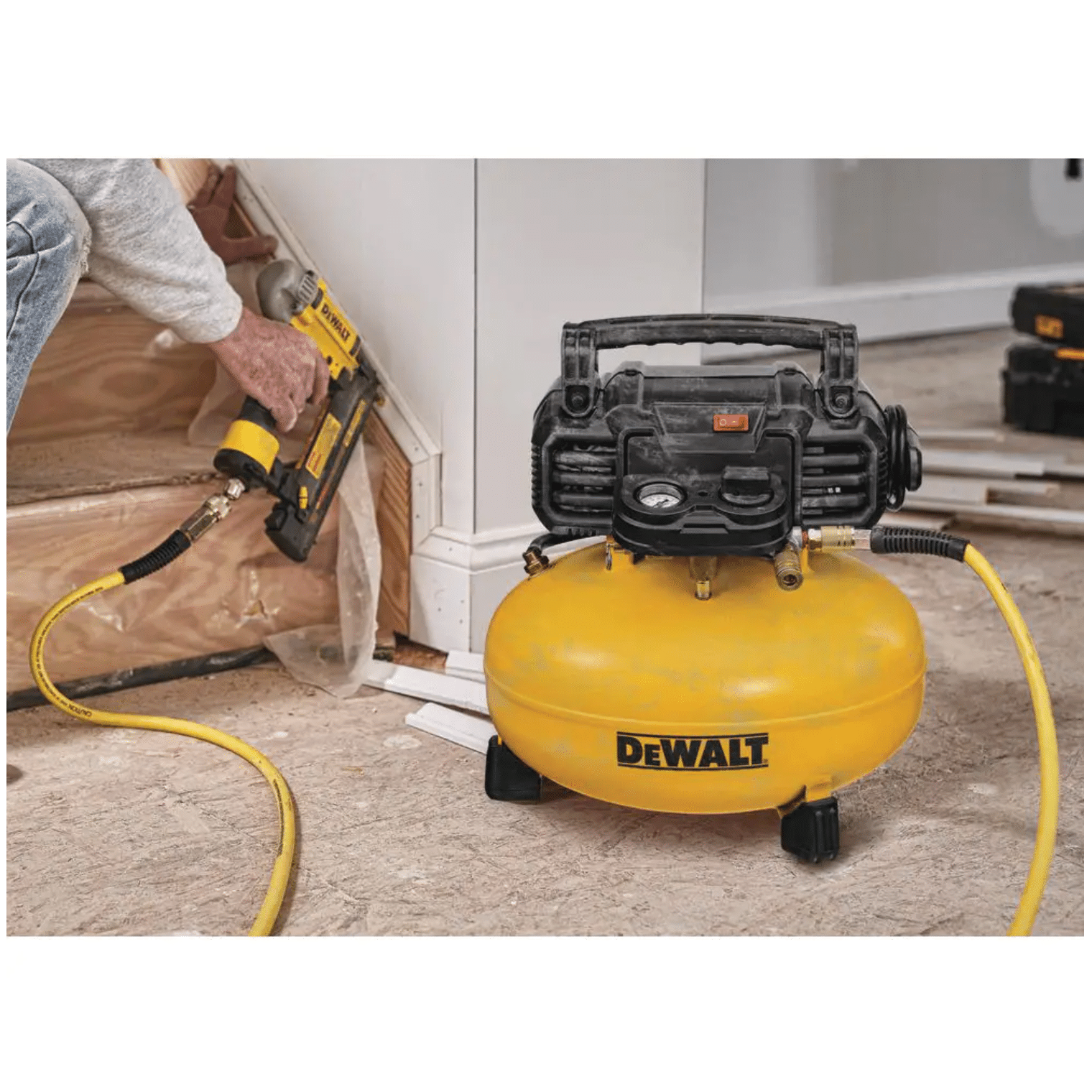 Dewalt 6 Gal. 18-Gauge Brad Nailer and Heavy-Duty Pancake Electric Air Compressor Combo Kit， 1-Tool (DWFP1KIT)