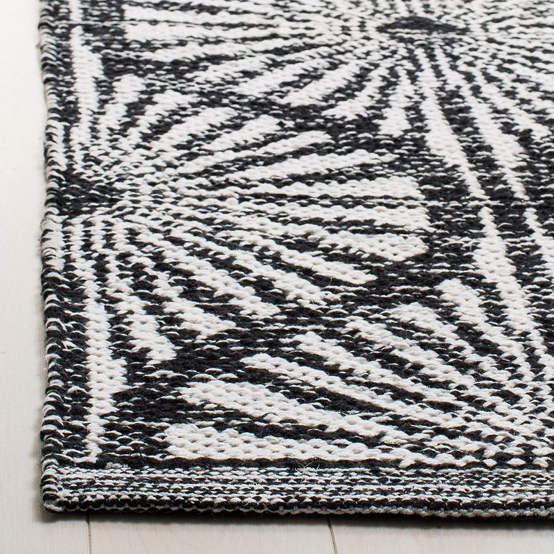 Safavieh Montauk Alexis Geometric Rug