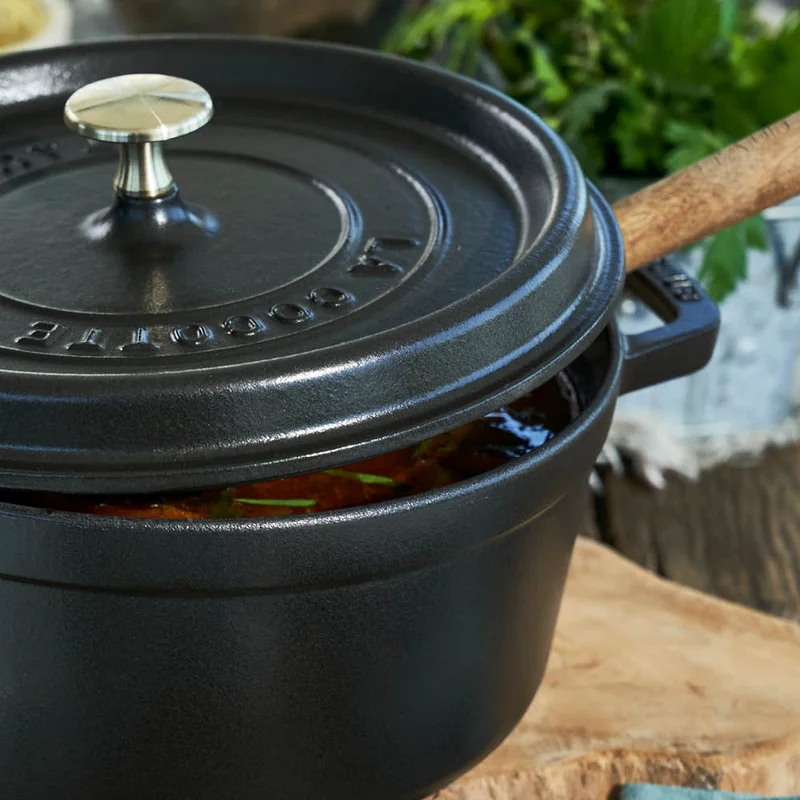 STAUB Cast Iron Round Cocotte， 5.5-quart， Black Matte， Made in France