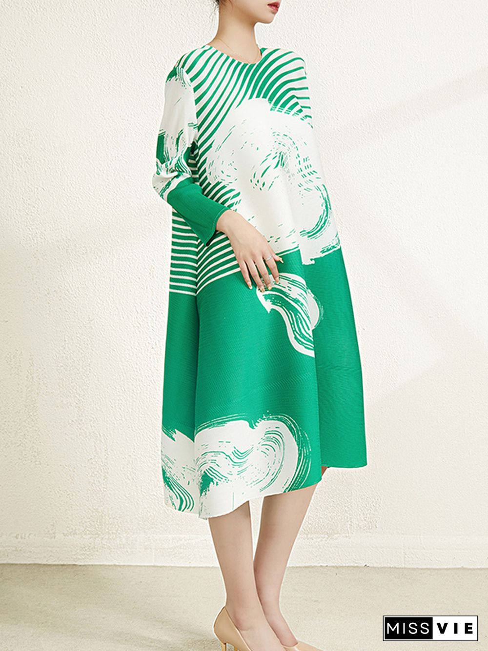 Long Sleeves Loose Pleated Printed Round-Neck Midi Dresses