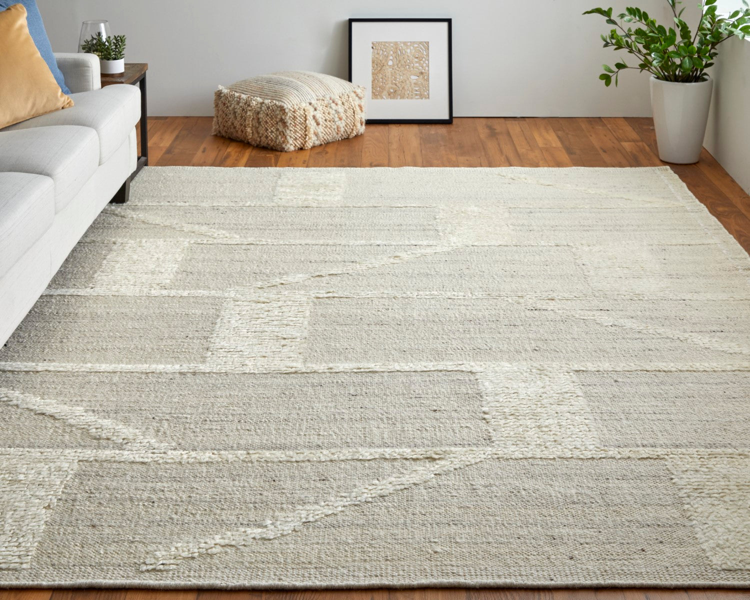 Saena Linear Hand Woven Beige / Ivory Rug