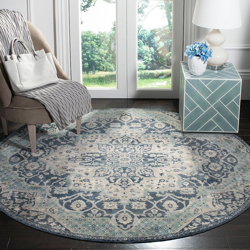 Safavieh Wyatt Traditional Medallion Rug