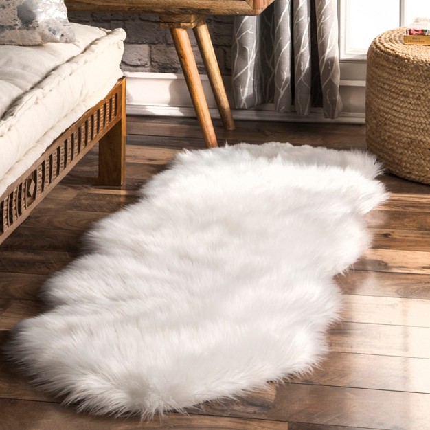 Nuloom Terrell Solid Faux Sheepskin Area Rug