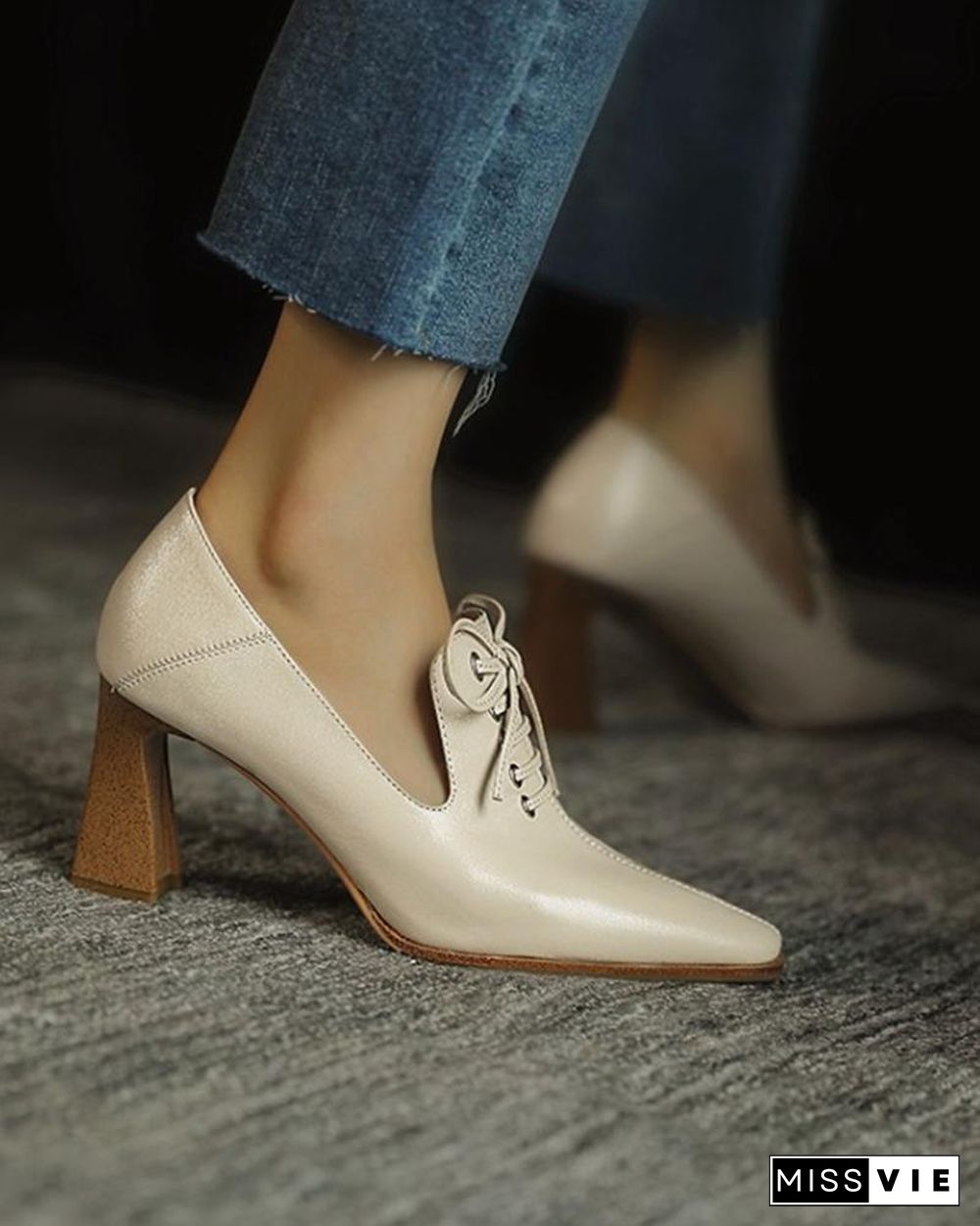 Brief Lace-up Pointed Heeled Pumps