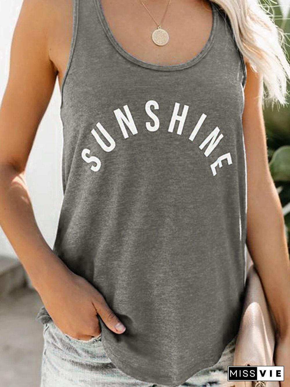 Letter Pattern Scoop Neck Sleeveless Casual Tank Top