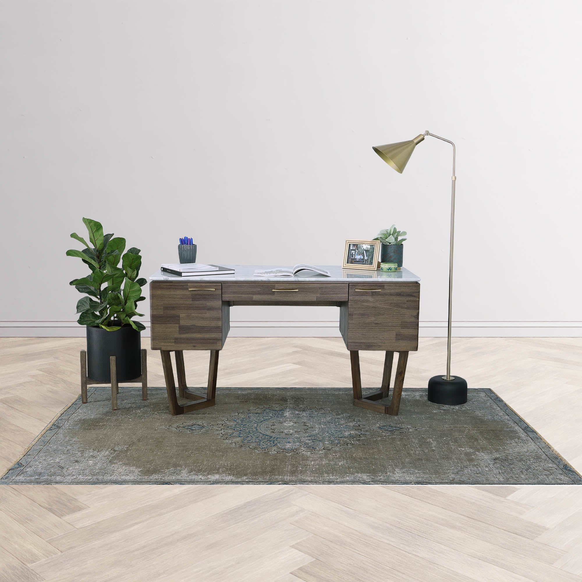 Aura Writing Desk