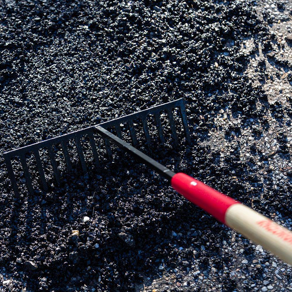 Razor-Back 14-Tine Asphalt Rake 63125