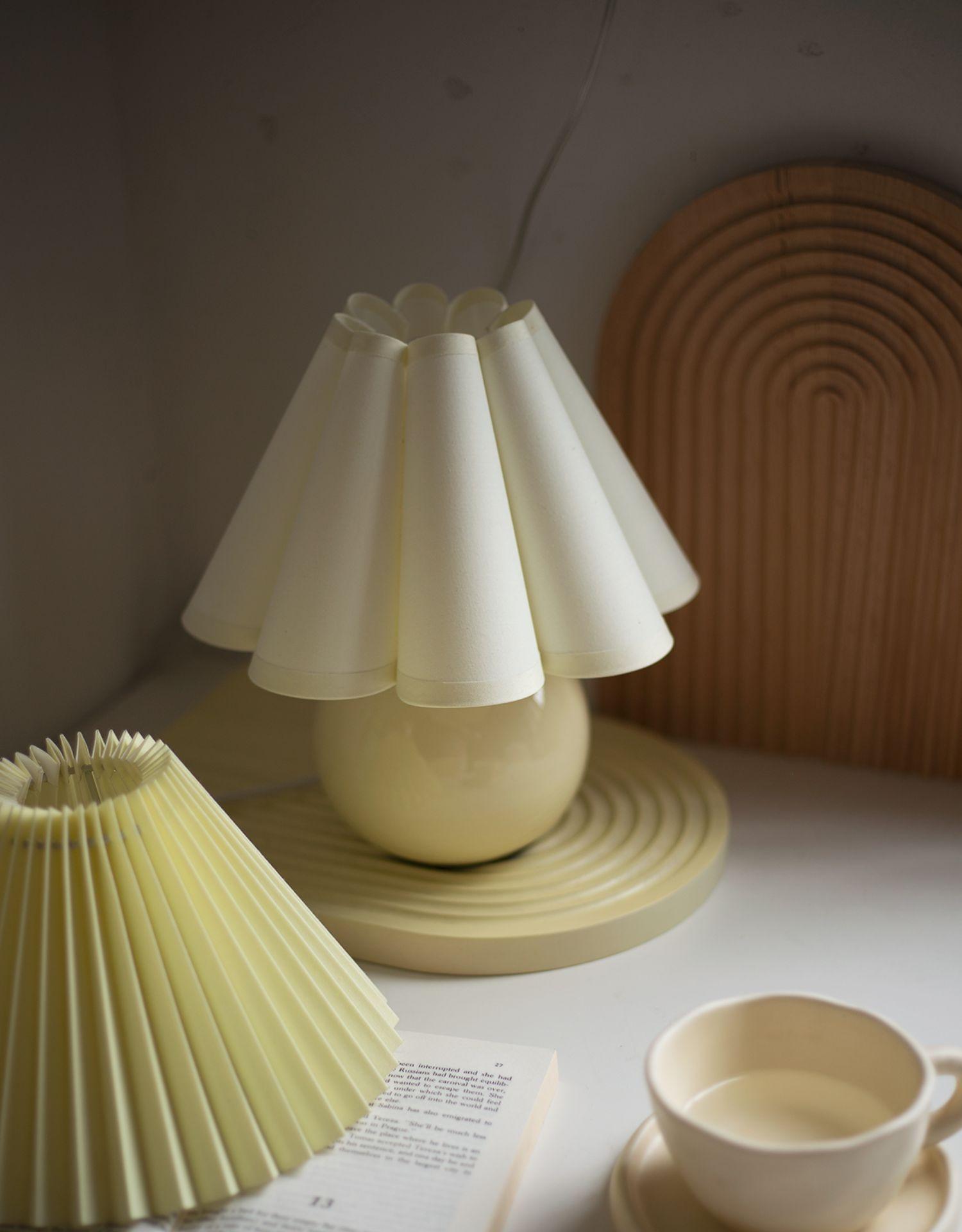 Kicsi Knife Pleat Table Lamp