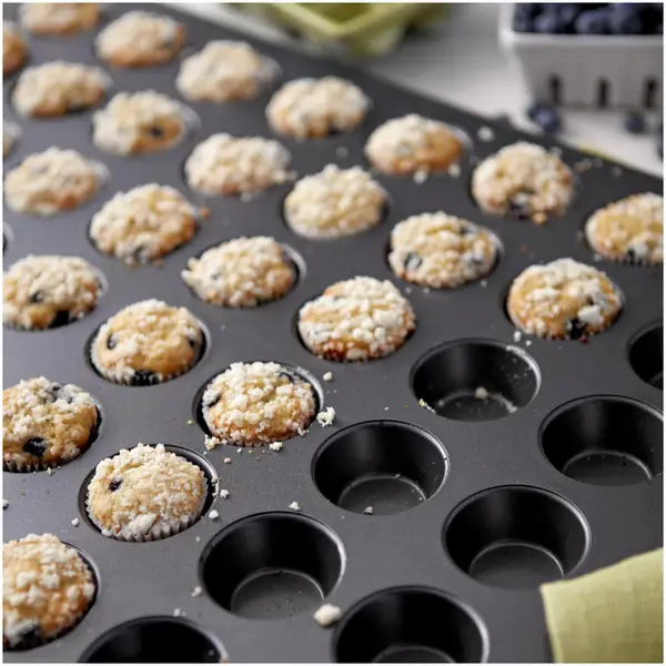 Wilton Perfect Results Muffin Pan