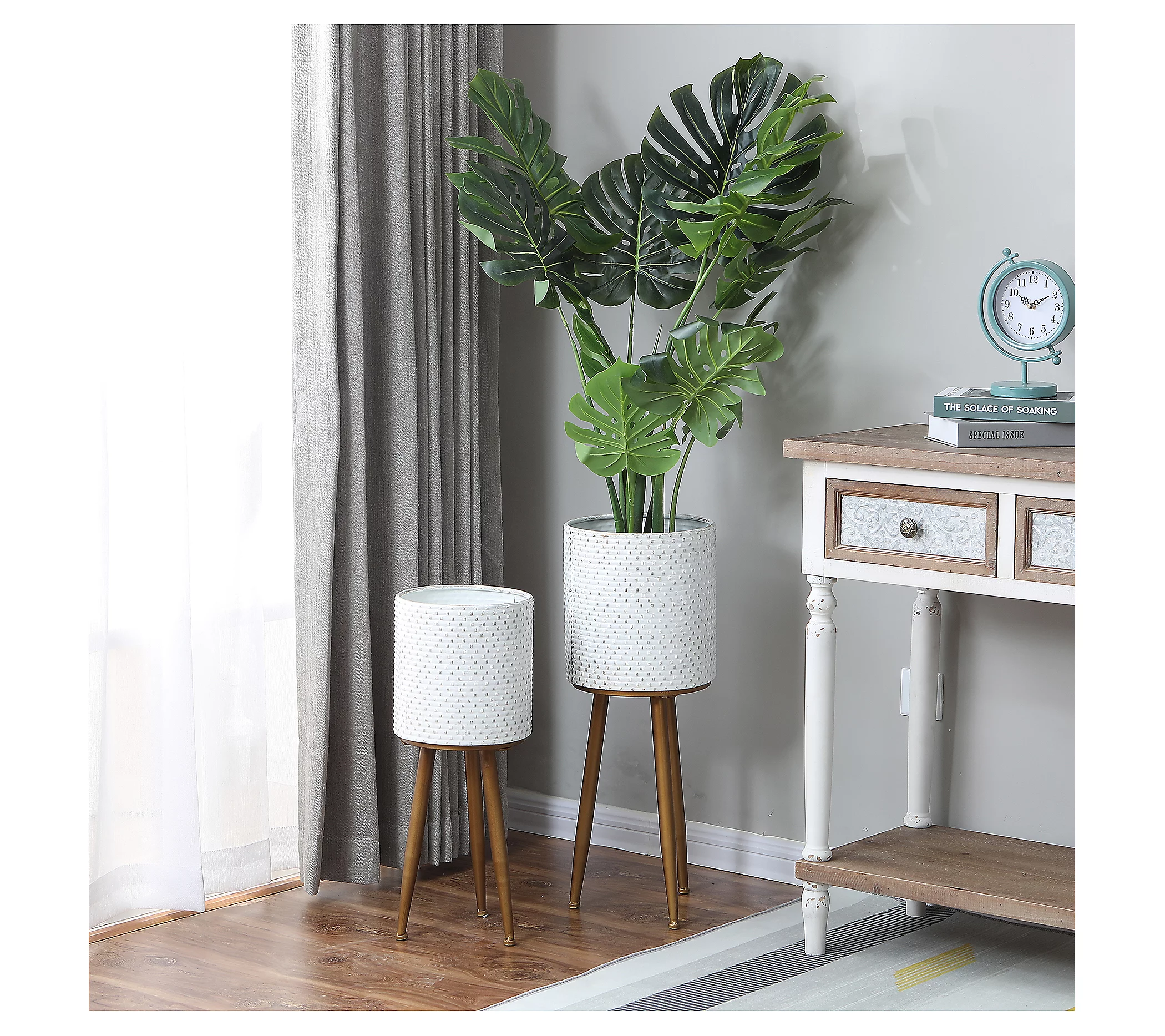 Luxen Home 2-Piece Metal White Planters with Metal Legs