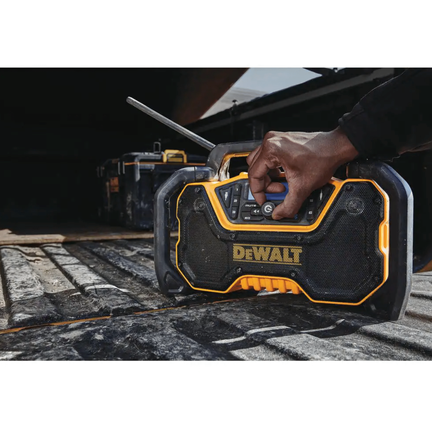 Dewalt DCR028B 20-Volt MAX Compact Bluetooth Radio (Tool Only)