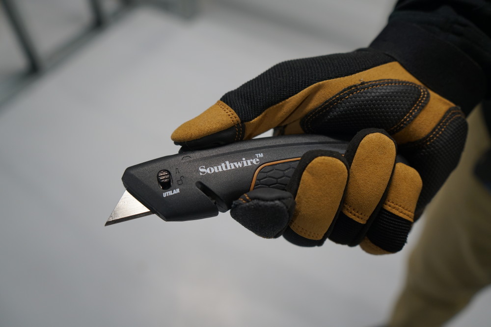 Southwire Auto Retracting Utility Knife