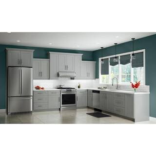 Contractor Express Cabinets Veiled Gray Shaker Assembled Plywood 96 in. x 2.75 in. x 2.875 in. Kitchen Cabinet Crown Molding CMV8-AVG