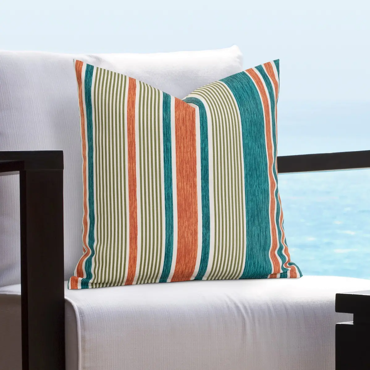 Bacall Orange， Turquoise and White Pillow