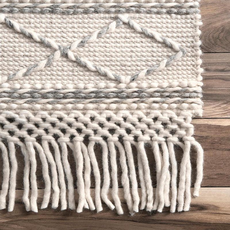 nuLoom Hand Woven Delaney Tassel Area Rug