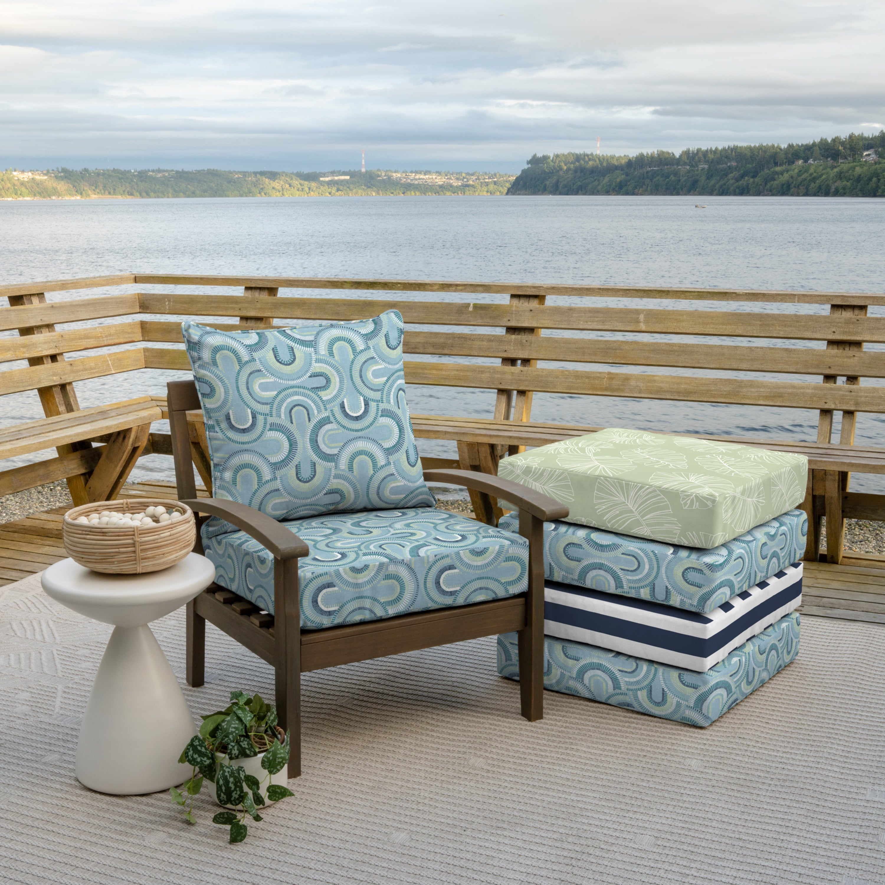 Arden Selections Outdoor Deep Seating Cushion Set 24 x 24， Coastal Blue Geometric