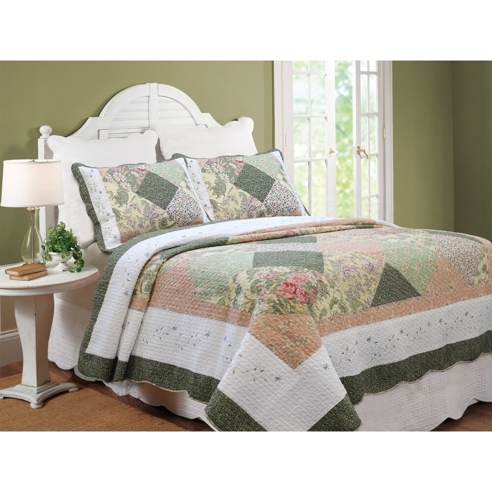 The Green Barn Cypress Ridge Forest Floral Patchwork 3 piece Quilt Bedding Set