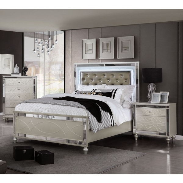 Furniture of America Brian Traditional 3-piece Bedroom Set with LED - - 29726475