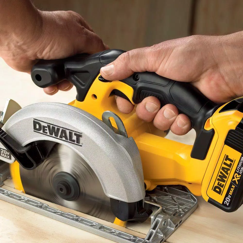 DEWALT 20-Volt MAX Cordless 6-1/2 in. Circular Saw with (1) 20-Volt Battery 4.0Ah and Charger and#8211; XDC Depot