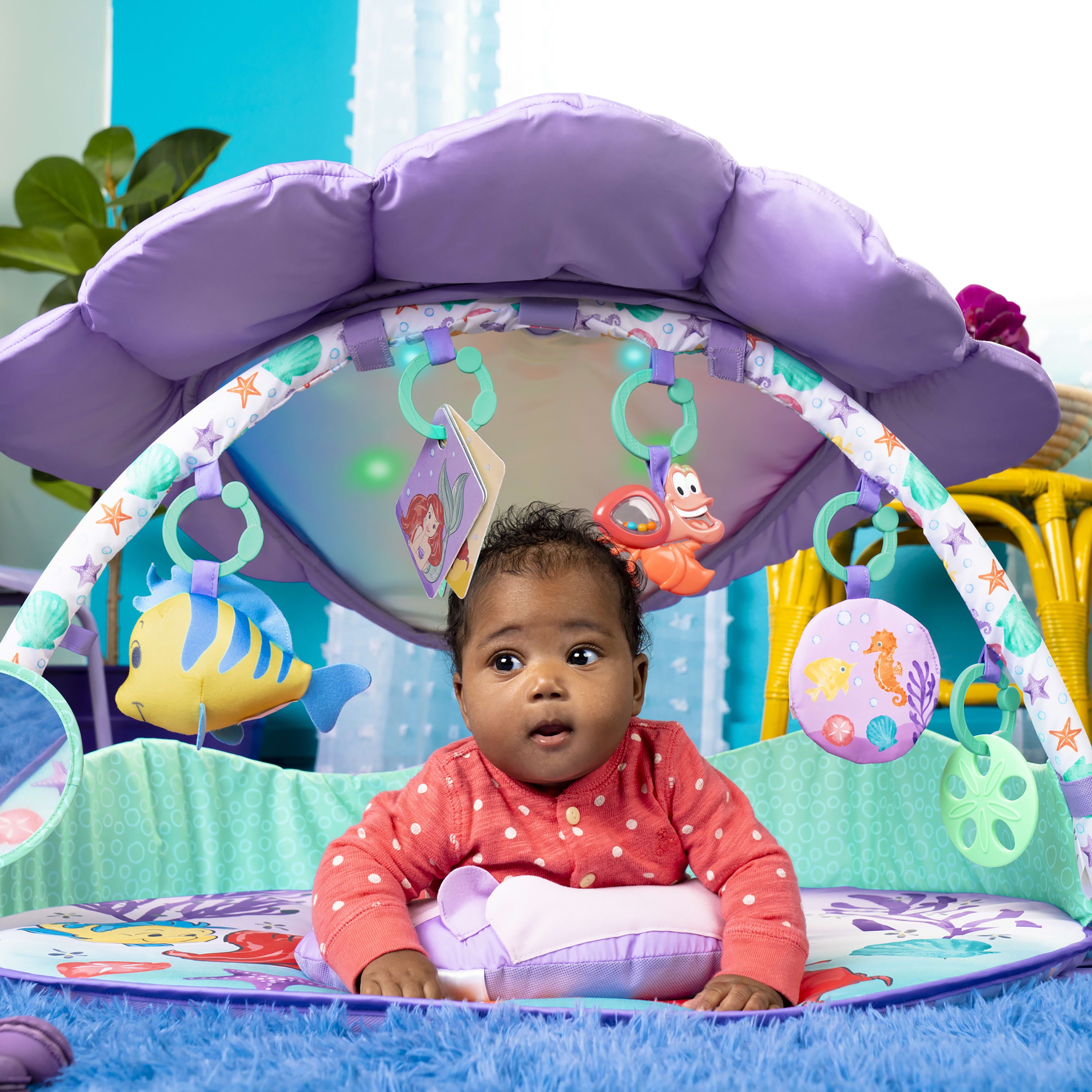 Bright Starts The Little Mermaid Twinkle Trove Light-Up Musical Baby Activity Gym with Tummy Time Pillow， Newborn+
