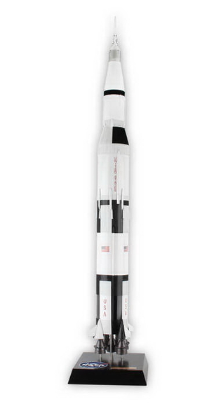 Executive Series Saturn V 1/100