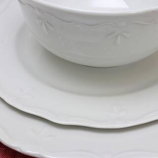 Gibson Home Scallop Buffet 12-Piece Casual White Ceramic Dinnerware Set (Service for 4) 985100539M