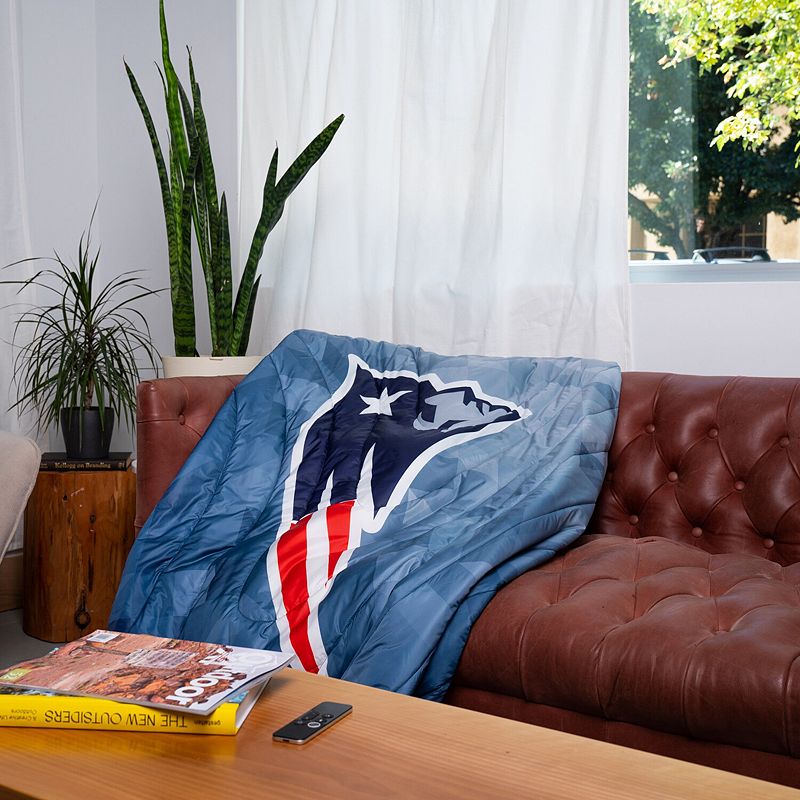 Rumpl New England Patriots 75'' x 52'' Geo Original Puffy Blanket