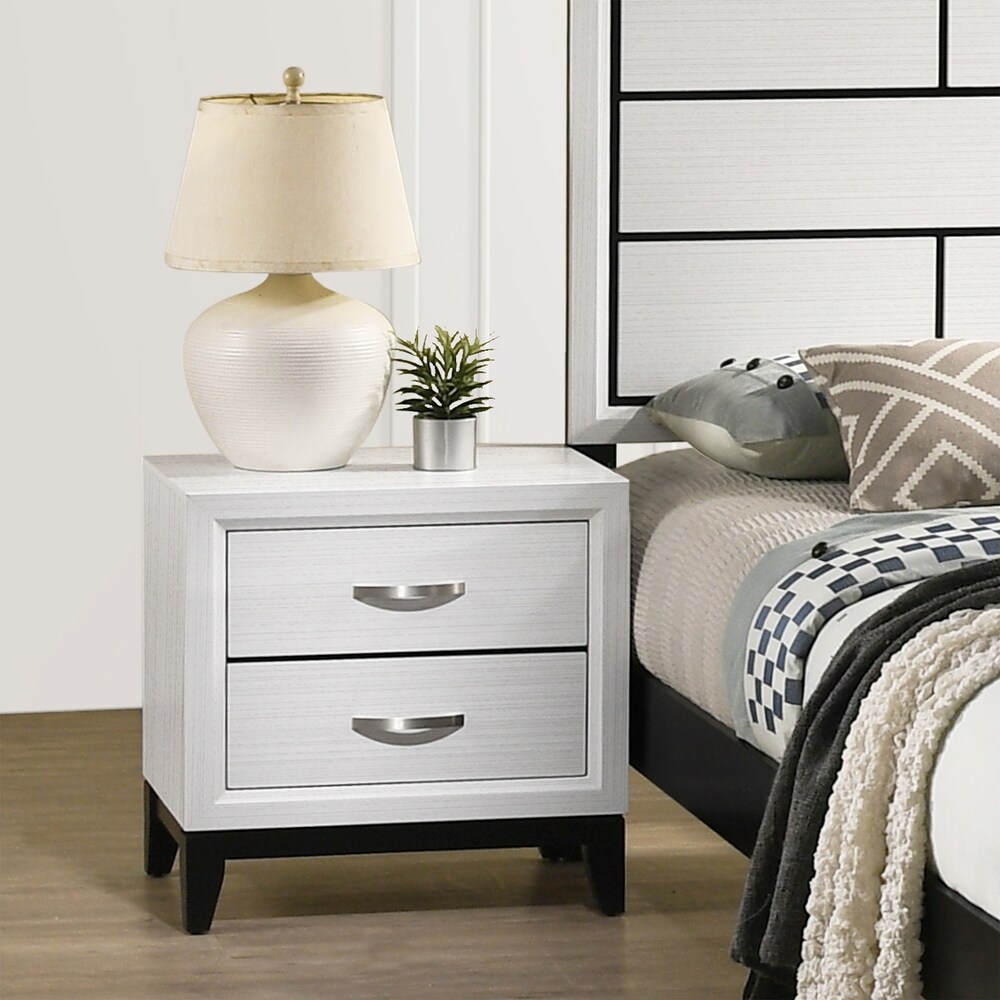 Roundhill Furniture Stout Contemporary Panel Bedroom Set in White Finish with Panel Bed  Dresser  Mirror  2 Night Stands