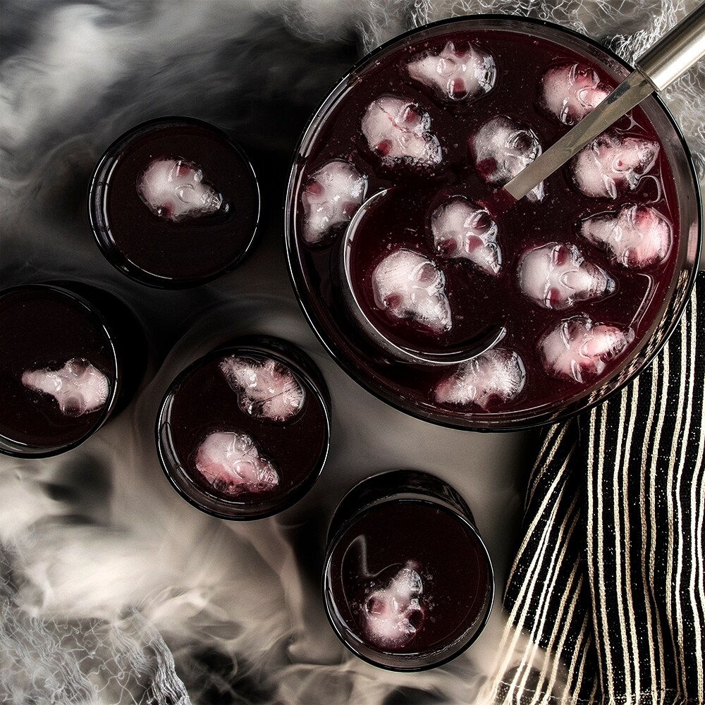 Nordic Ware Skull Bites Cakelet Pan   Brown