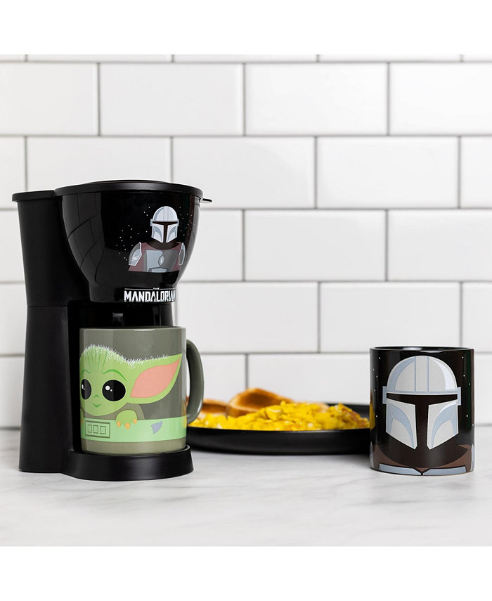 Uncanny Brands Star Wars The Mandalorian and Baby Yoda Coffee Maker Set