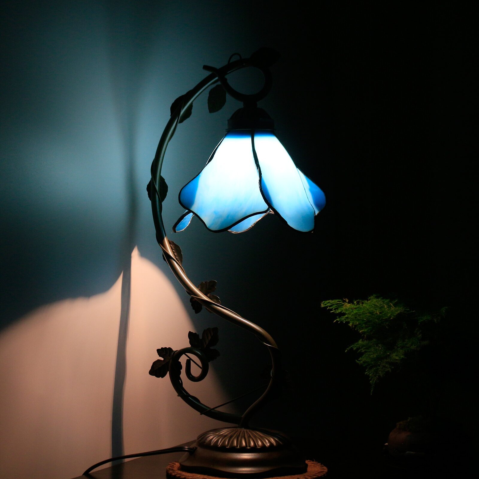 Alfonsa 21'' Antique  Lamp