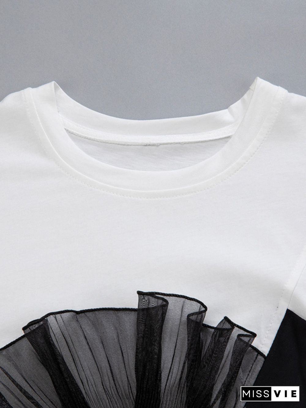 Stylish Black White Irregular Applique T-Shirt