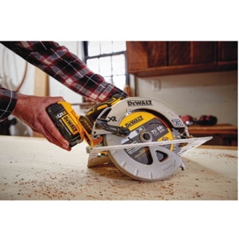 DeWALT DCS570P1 Circular Saw， Battery Included， 20 V， 5 Ah， 7-1/4 in Dia Blade， 57 deg Bevel