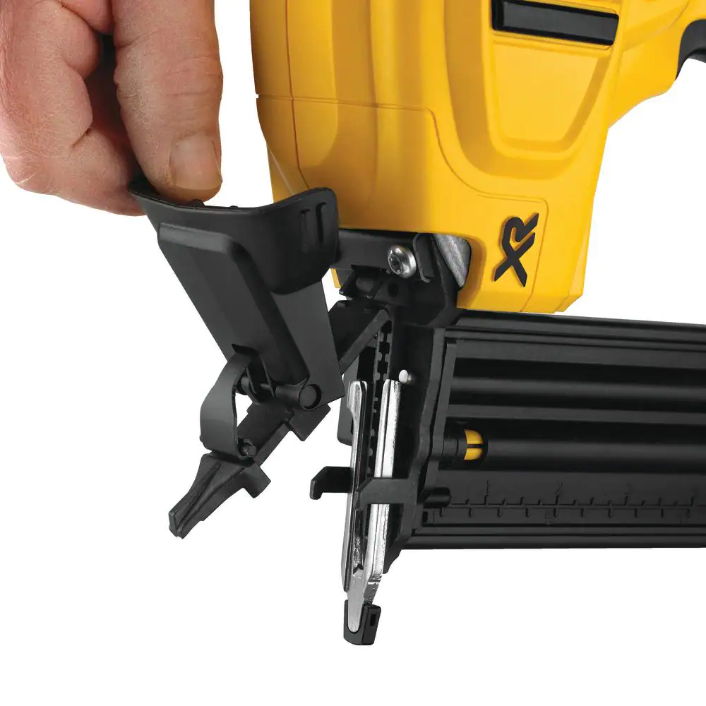 DEWALT DCN680D1 20-Volt Max Lithium-Ion 18-Gauge Cordless Brad Nailer Kit