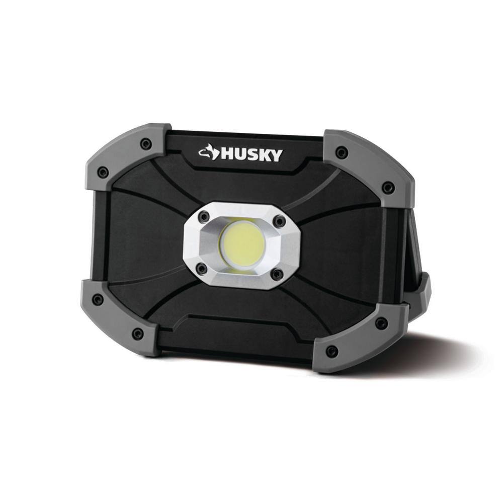 Husky 700 Lumens LED Utility Light 17FL1103