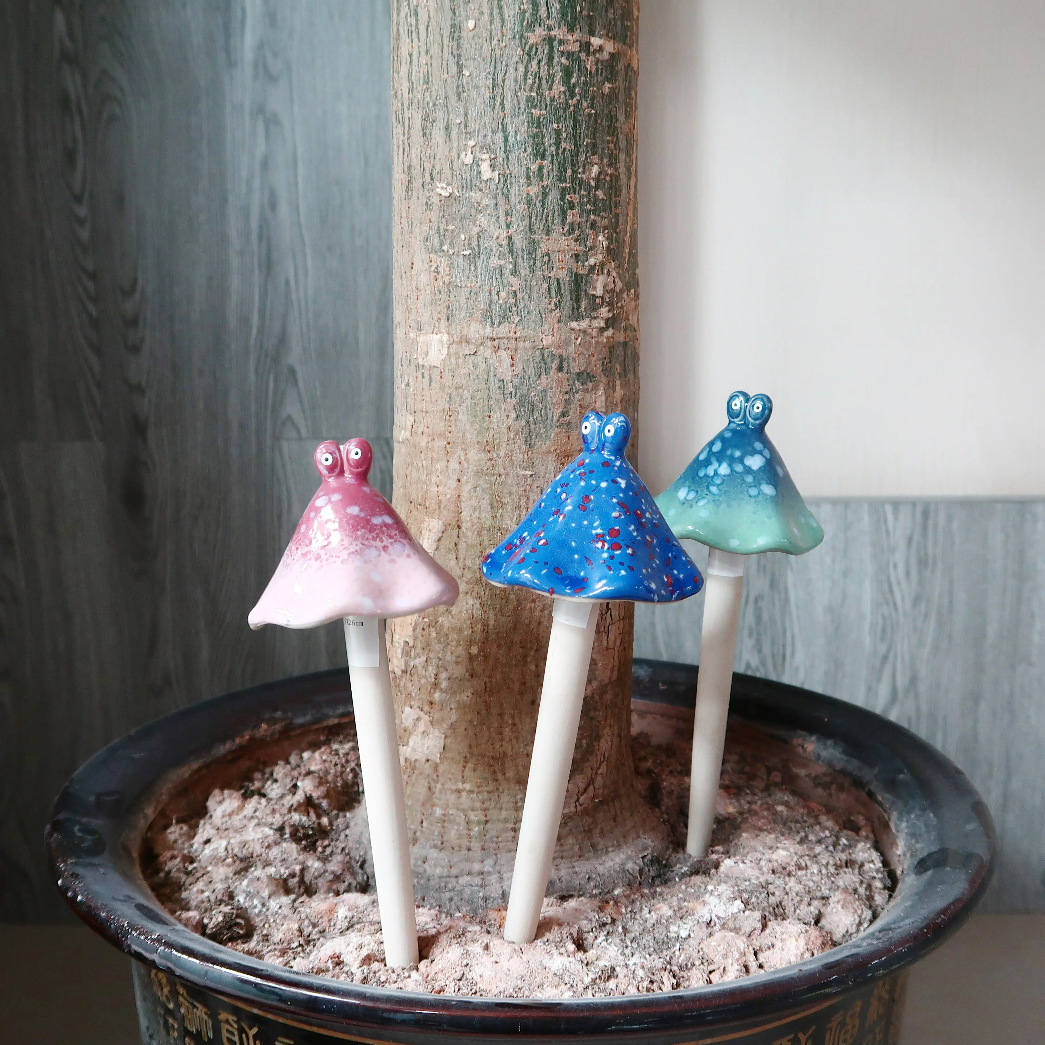 Wholesale Garden Accessories Ceramic Mushroom plug in Outdoor Park Lawn Decoration Cartoon Mushroom Ceramic plug in