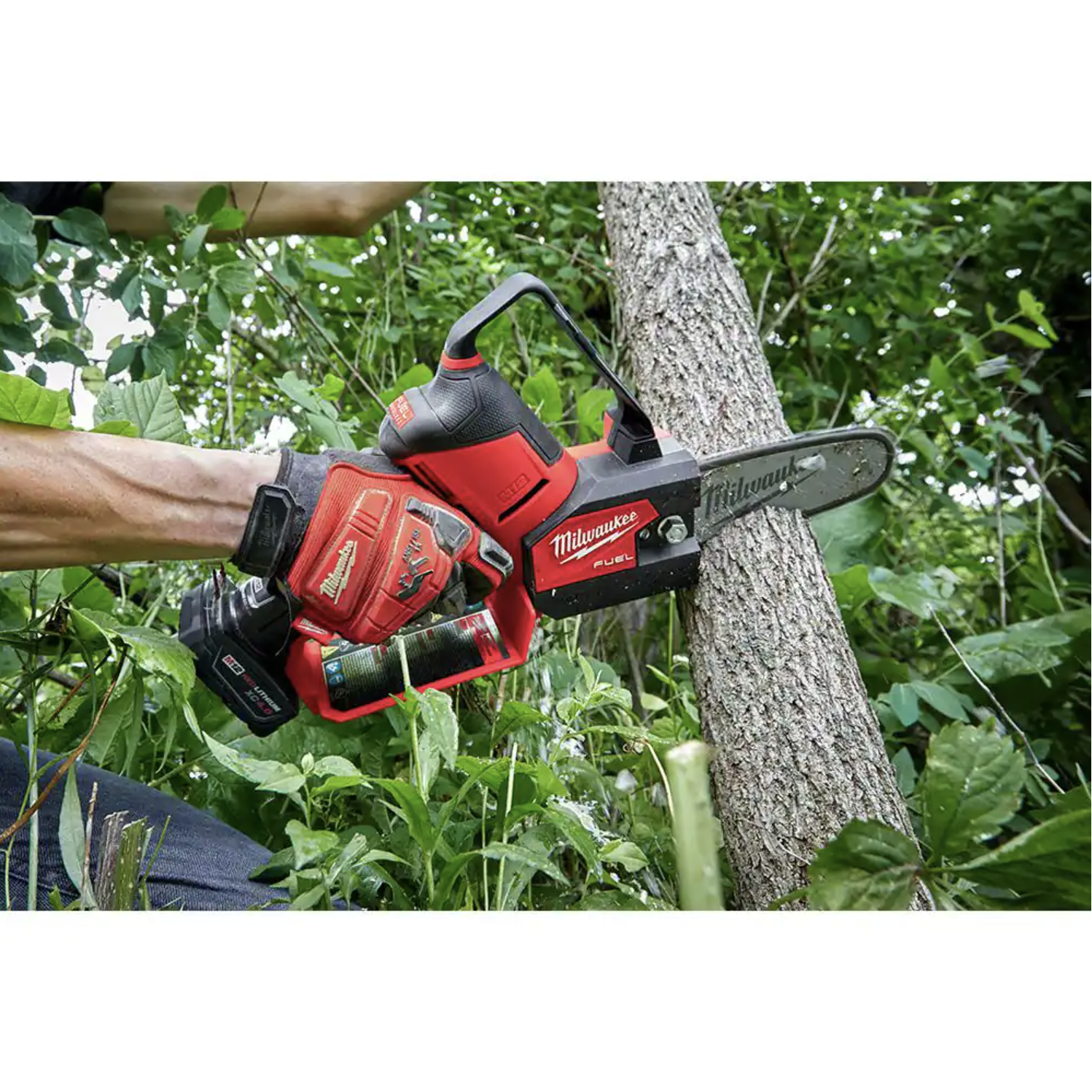 Milwaukee M12 FUEL 12-Volt Lithium-Ion Brushless Cordless 6 in. HATCHET Chainsaw Kit with 6.0 Ah and 4.0 Ah Battery， Charger (2527-21-48-11-2460)