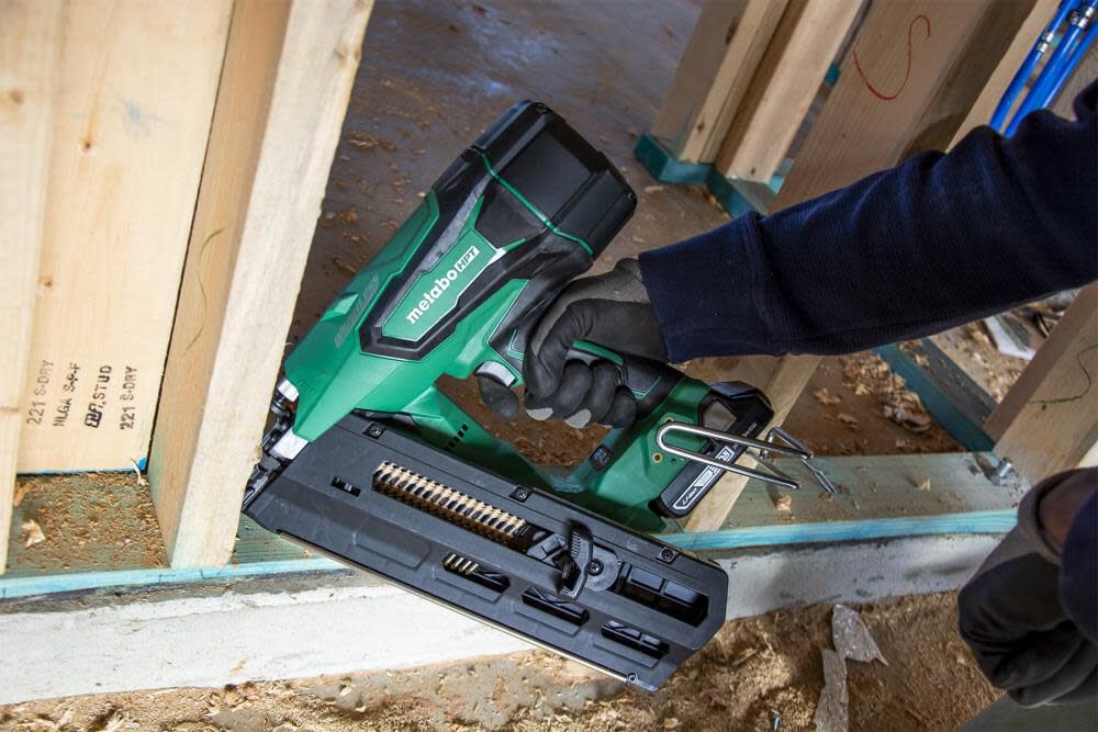 Metabo HPT 3-1/2 In. 18V Cordless Plastic Strip Framing Nailer NR1890DRM from Metabo HPT