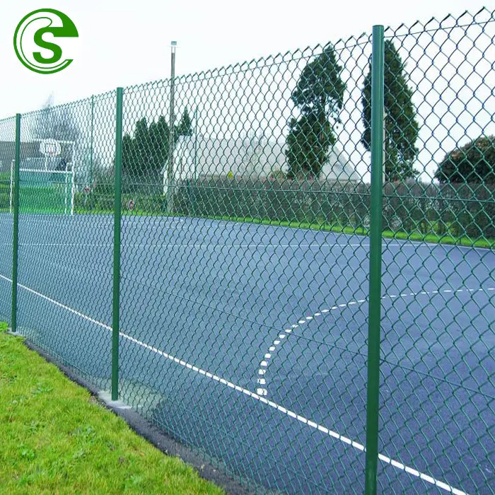 wholesale PVC coated vinyl chain link fabric football basketball fence /6ft 7ft 8ft galvanized diamond cyclone wire fencing roll