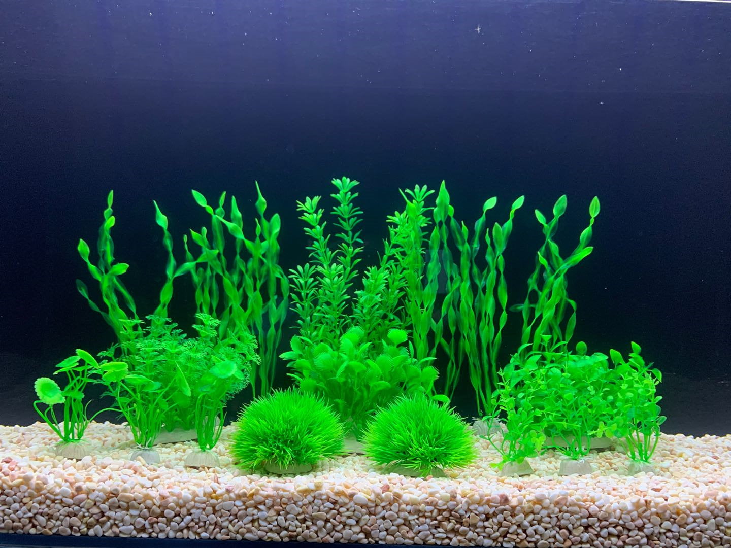 BEGONDIS 18 Pcs Artificial Green Water Plants， Fish Tank Aquarium Decorations， Made of Soft Plastic