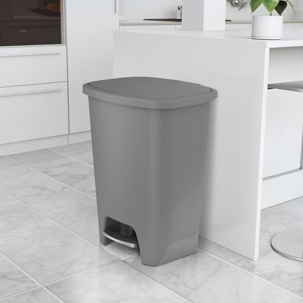 Glad 20 Gal. Gray Step-On Plastic Trash Can with Clorox Odor Protection of The Lid GLD-74231-1