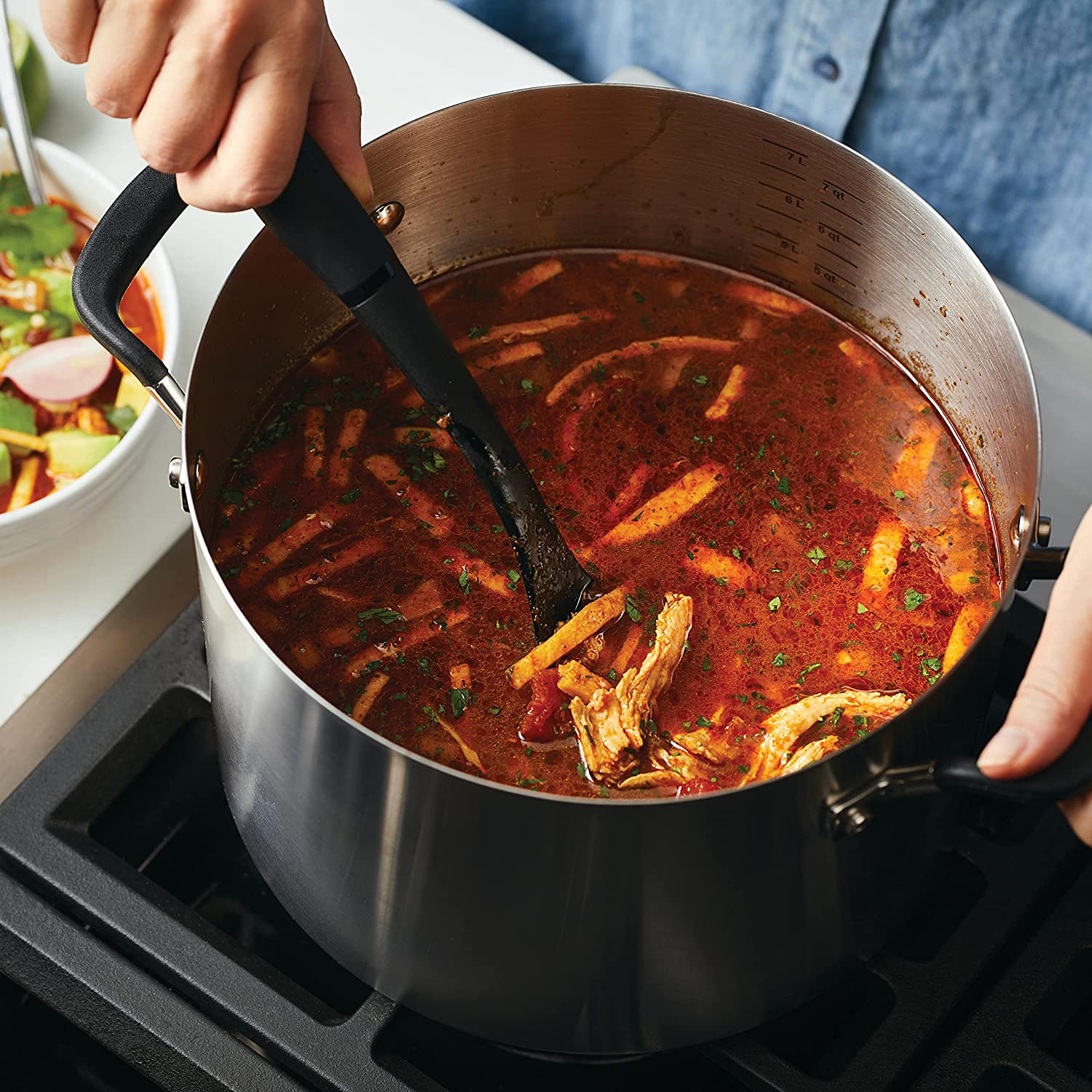 KitchenAid Stainless Steel Stockpot with Measuring Marks and Lid， 8 Quart， Brushed Stainless Steel