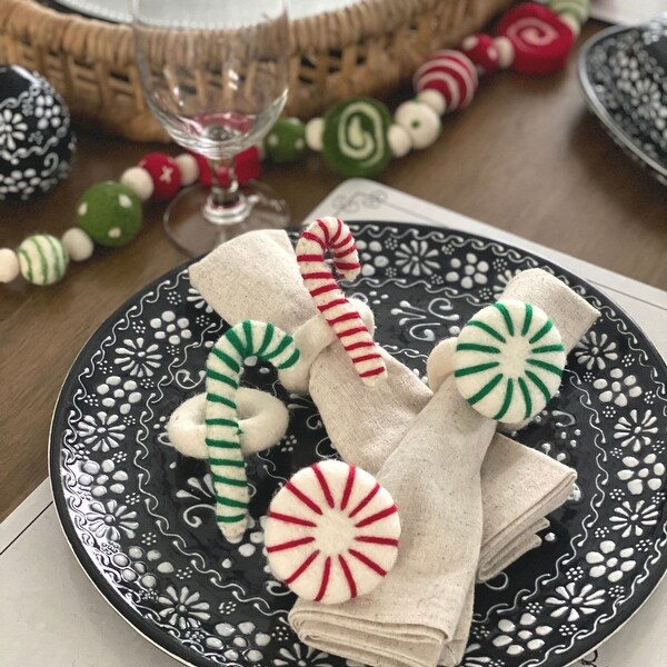 Handmade Felt Christmas Napkin Ring，Set of 4 (Nepal)