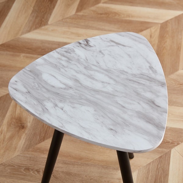 Modern White Faux Marble End Table， Triangle Side Table， Small Accent Coffee Table with Metal Legs