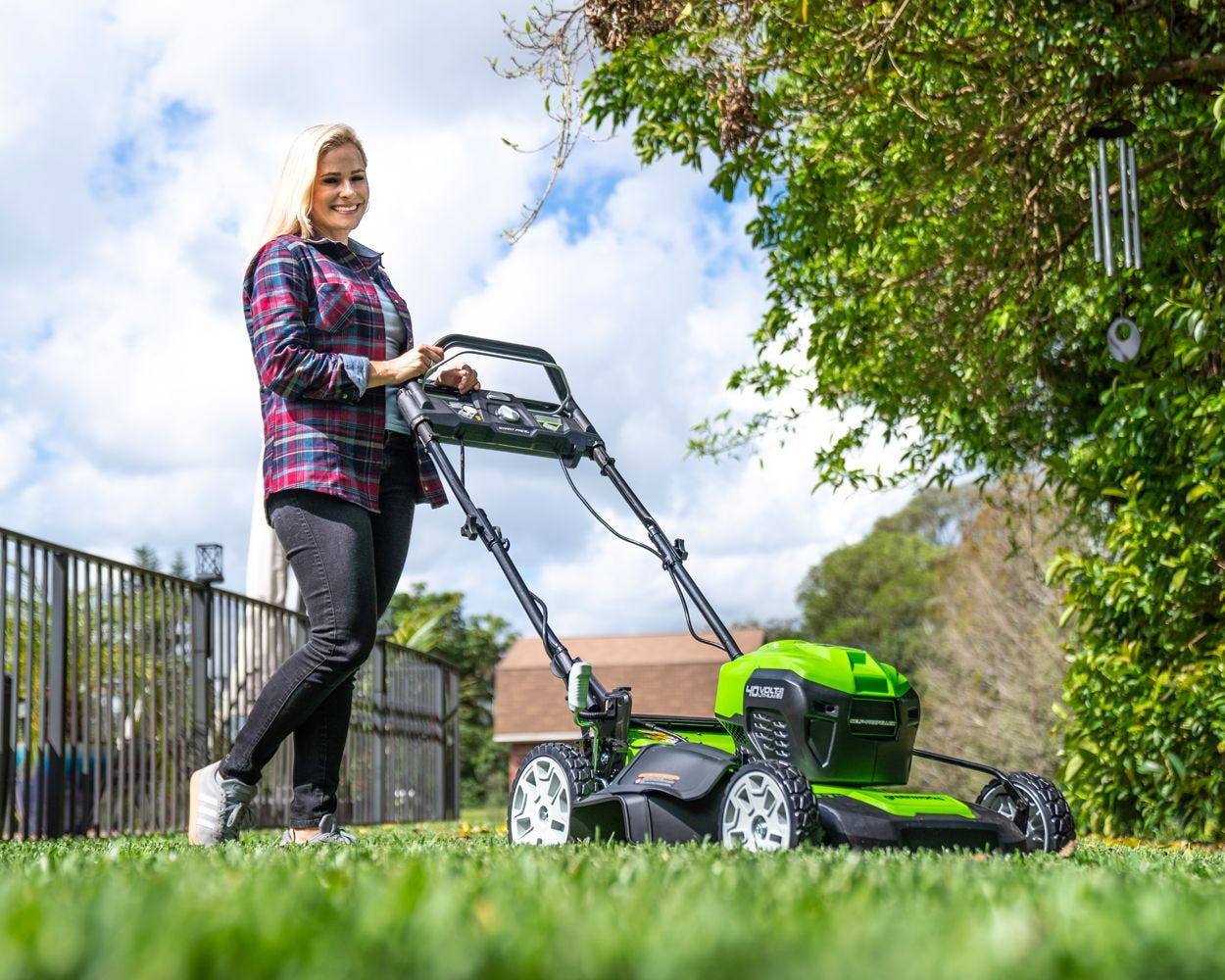 40V 21-Inch Cordless Self-Propelled Lawn Mower | Greenworks