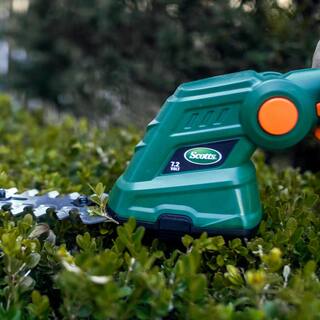 Scotts 7.2V Lithium-Ion Cordless Telescoping Pole Shrub Trimmer - 2 Ah Battery and Charger Included LSS10272PS