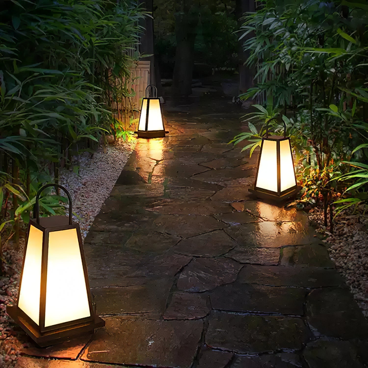 Roam Lantern Solar Outdoor Lamp