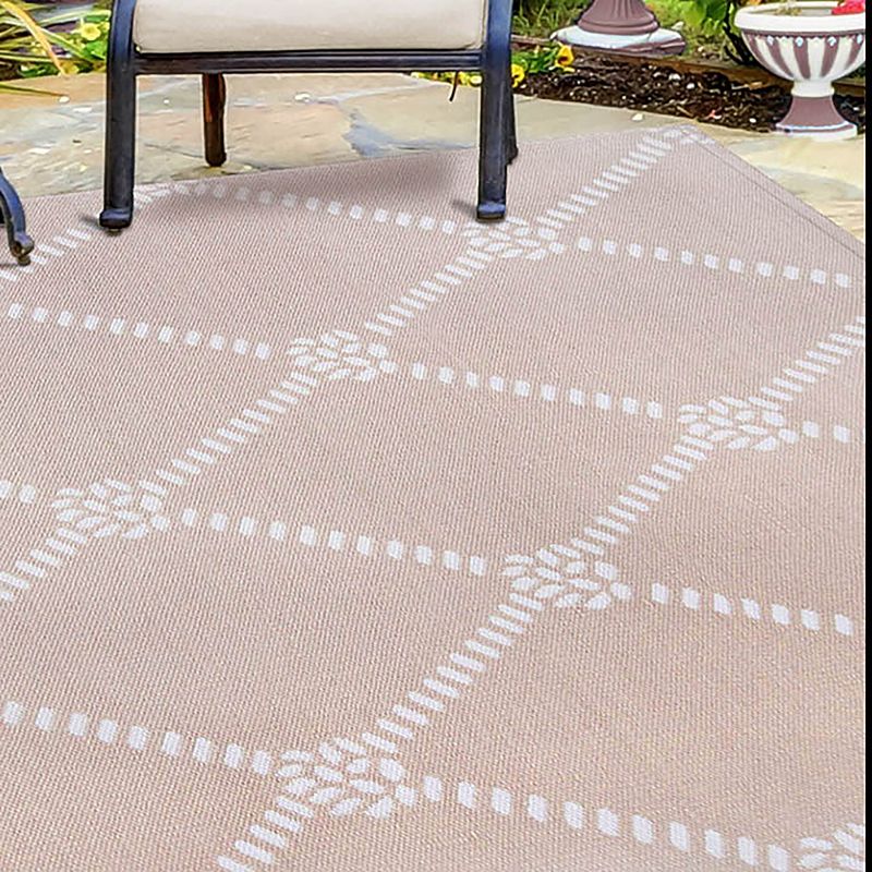 Superior Coastal Diamond Indoor/Outdoor Area Rug